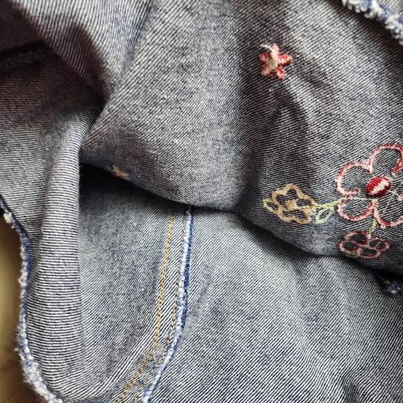 Charming Denim Overalls with Embroidered Accents - Picture 3 of 5